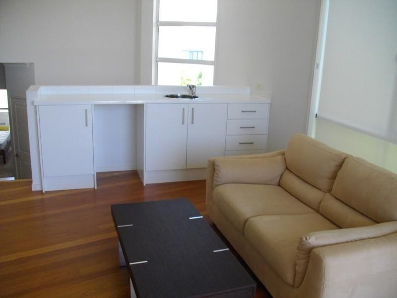 3/2 Blue Ridge Crescent, Varsity Lakes QLD 4227