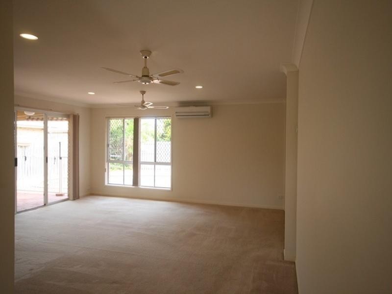 12 Nuthatch Street, Burleigh Waters QLD 4220