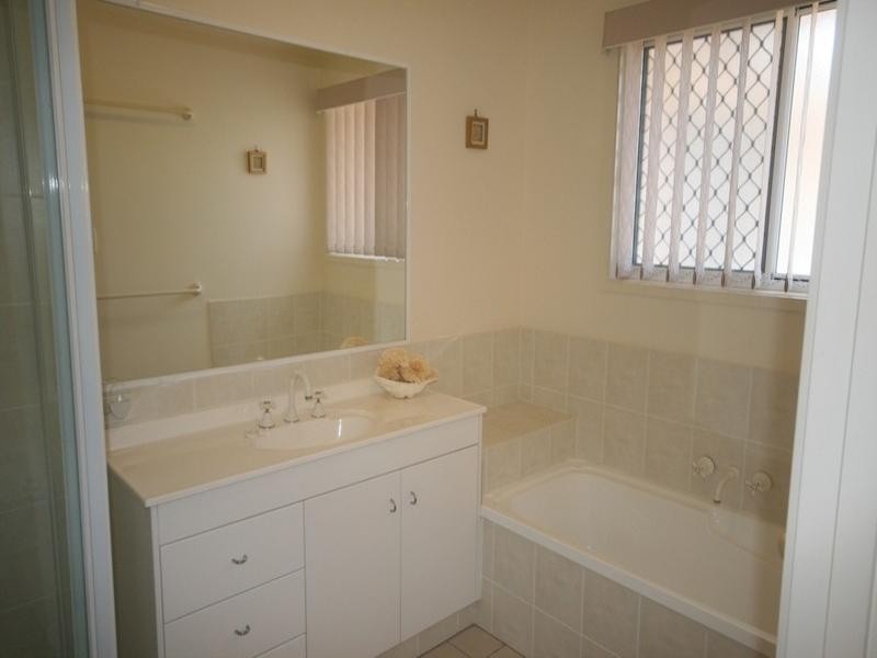 12 Nuthatch Street, Burleigh Waters QLD 4220