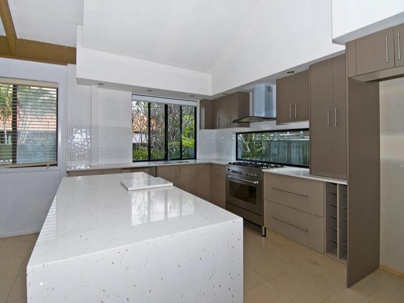 201 Acanthus Avenue, Burleigh Waters QLD 4220