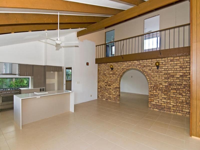 201 Acanthus Avenue, Burleigh Waters QLD 4220