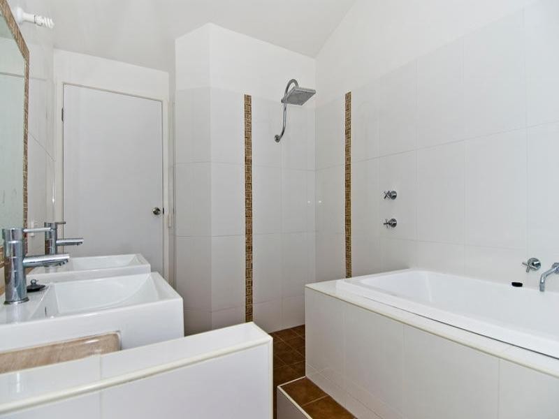 201 Acanthus Avenue, Burleigh Waters QLD 4220