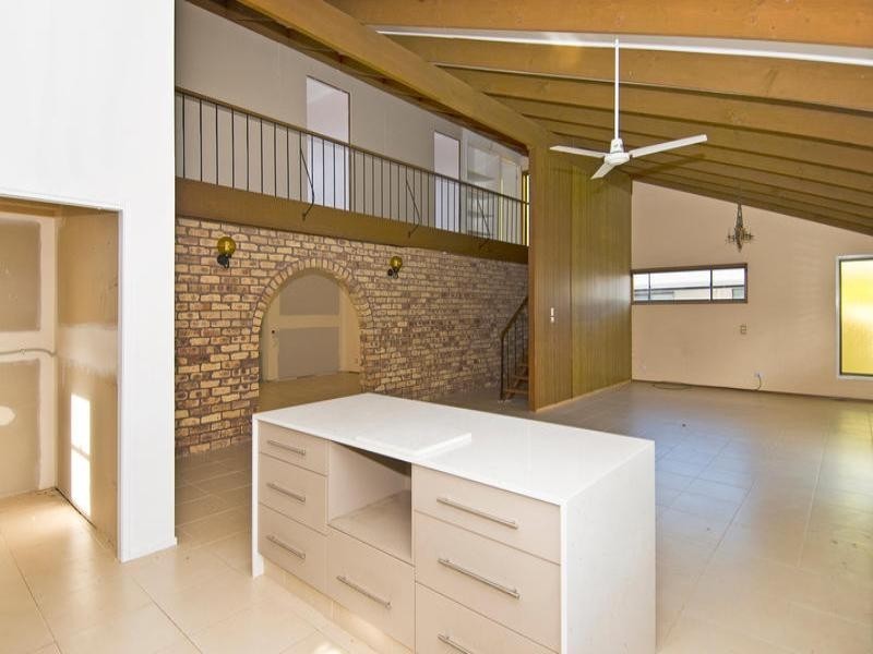 201 Acanthus Avenue, Burleigh Waters QLD 4220