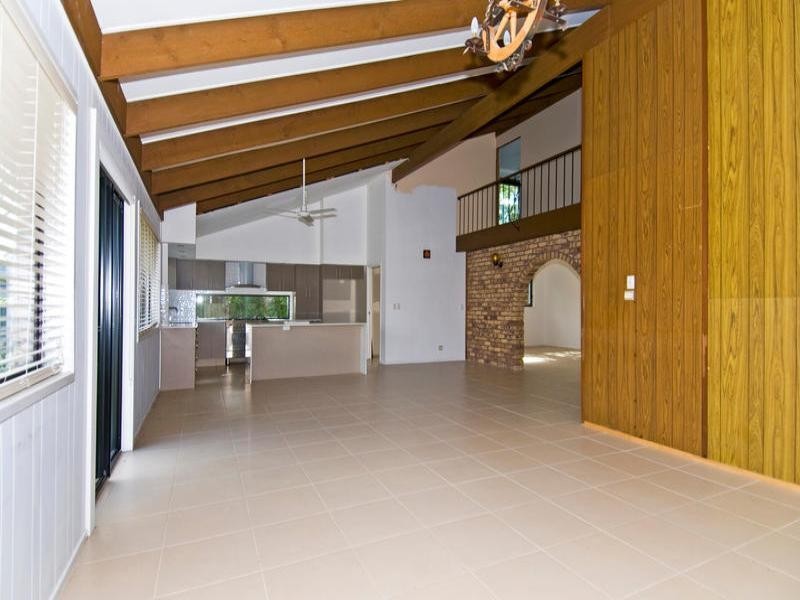 201 Acanthus Avenue, Burleigh Waters QLD 4220