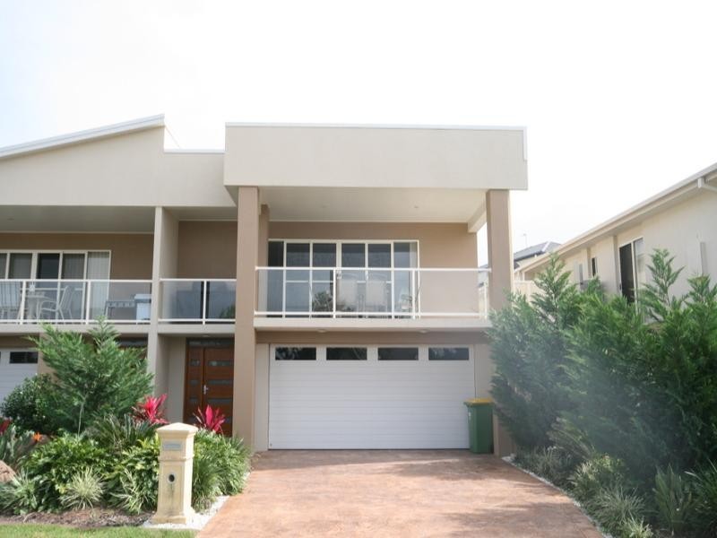 25a Heights Drive, Robina QLD 4226