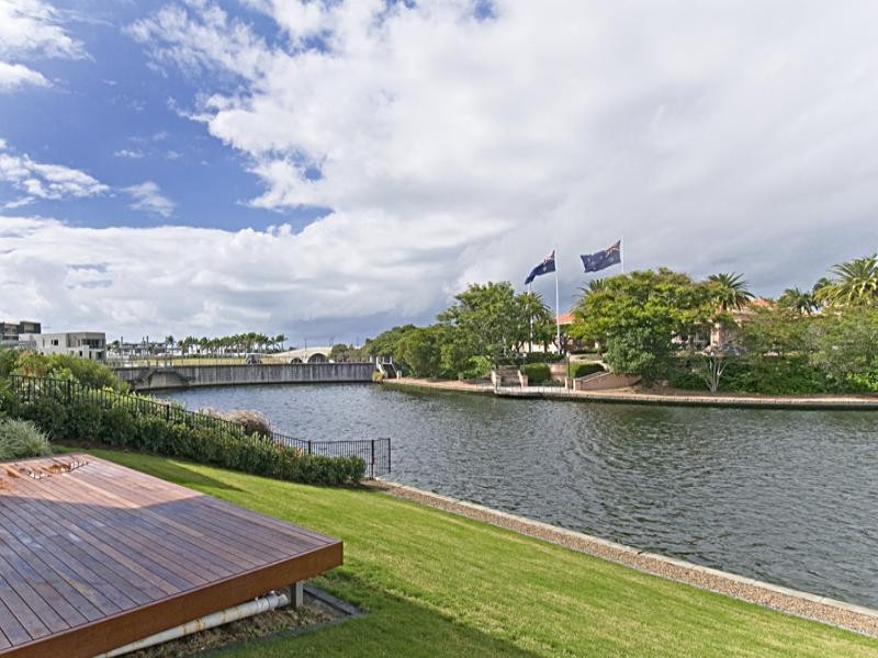 6184 Bolsena Circuit, Hope Island QLD 4212