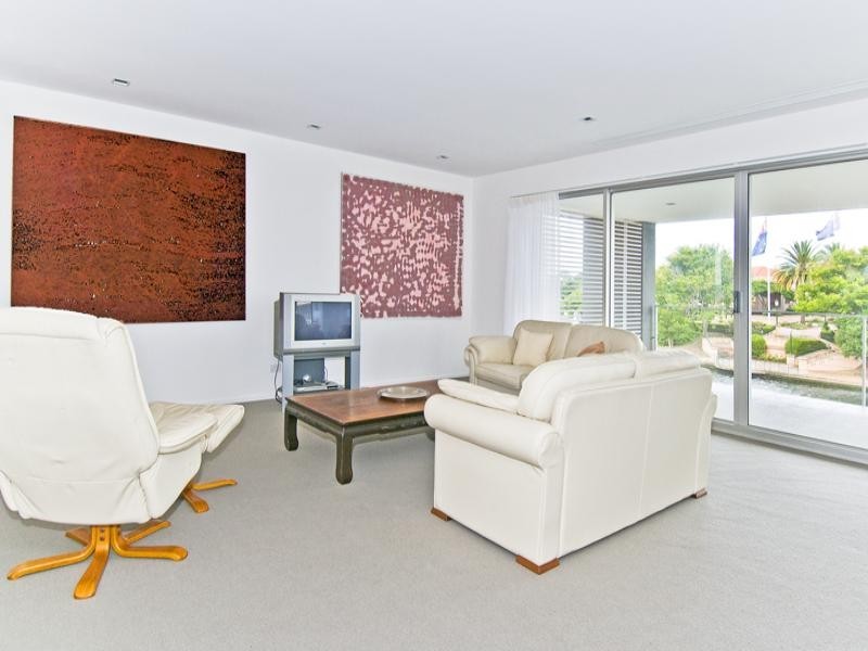 6184 Bolsena Circuit, Hope Island QLD 4212