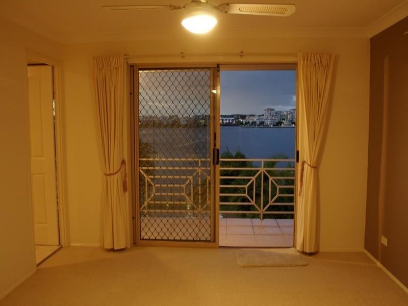 23 Notre Dame Court, Varsity Lakes QLD 4227