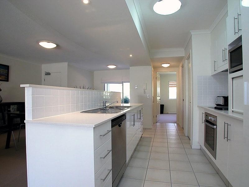 11/1 Riverwalk Avenue, Robina QLD 4226