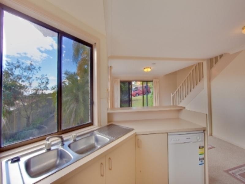 2/9 Daisy Street, Elanora QLD 4221