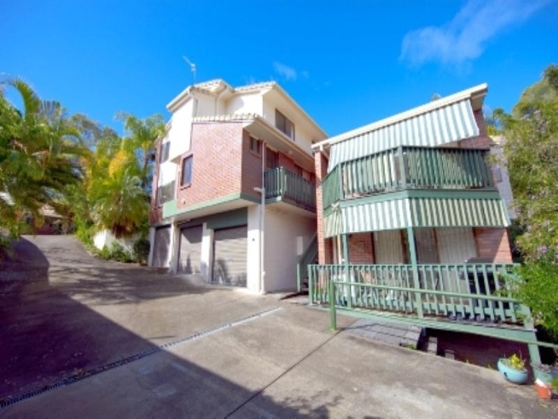 2/9 Daisy Street, Elanora QLD 4221
