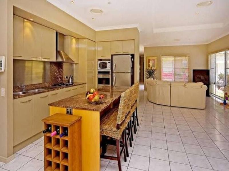 2040 Carlton Drive, Hope Island QLD 4212