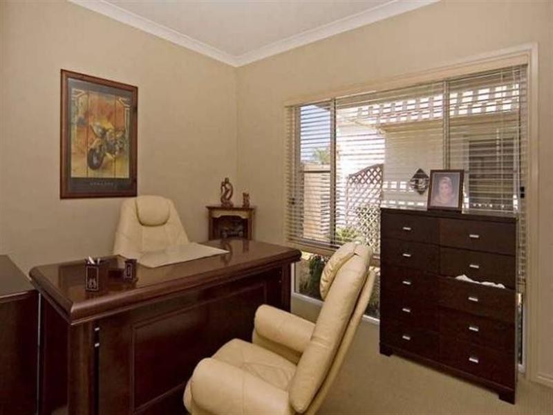 2040 Carlton Drive, Hope Island QLD 4212