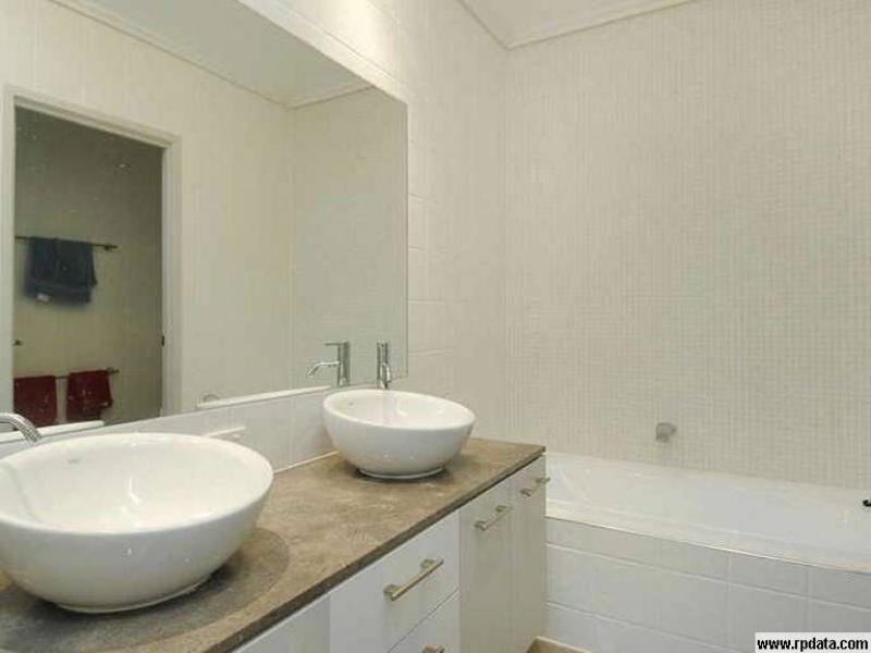 10 Lader Terrace, Varsity Lakes QLD 4227