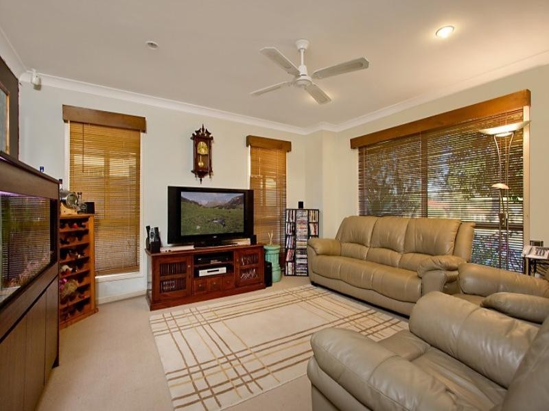 8 Macadie Way, Merrimac QLD 4226