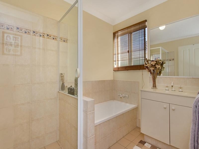 8 Macadie Way, Merrimac QLD 4226