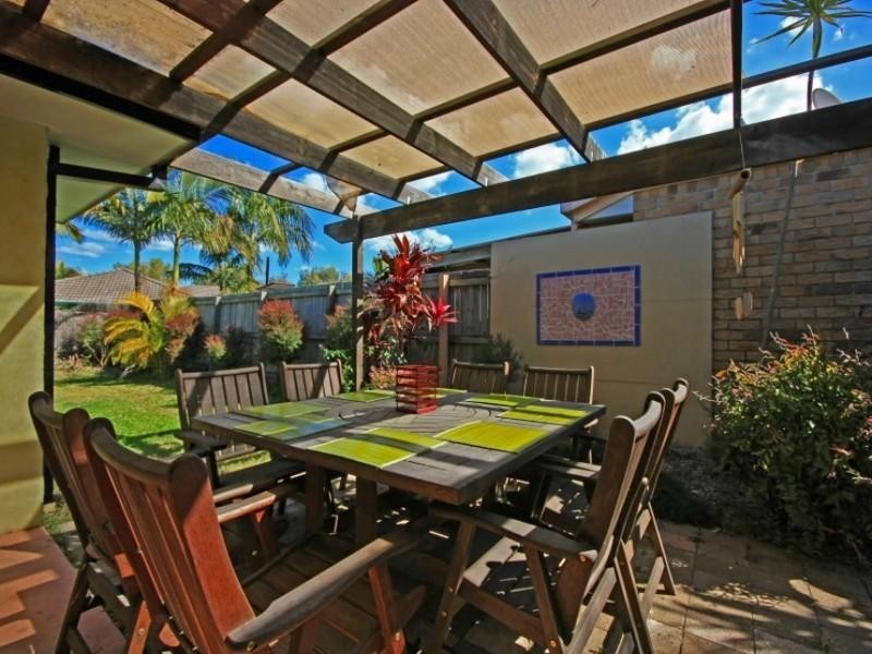 18 Cumberland Drive, Varsity Lakes QLD 4227