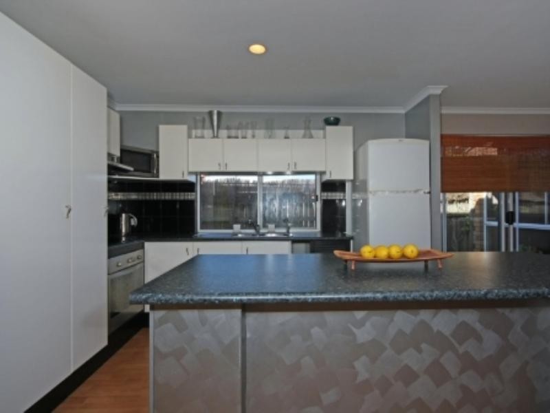 18 Cumberland Drive, Varsity Lakes QLD 4227