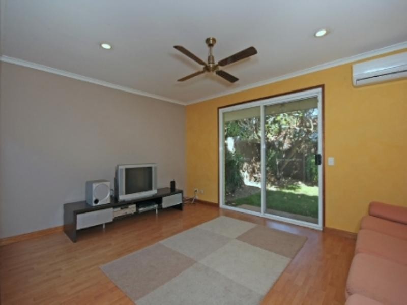18 Cumberland Drive, Varsity Lakes QLD 4227