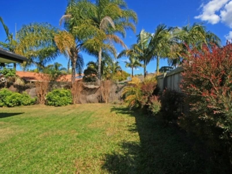 18 Cumberland Drive, Varsity Lakes QLD 4227