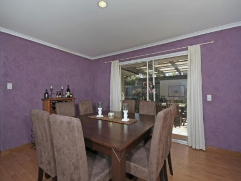 18 Cumberland Drive, Varsity Lakes QLD 4227