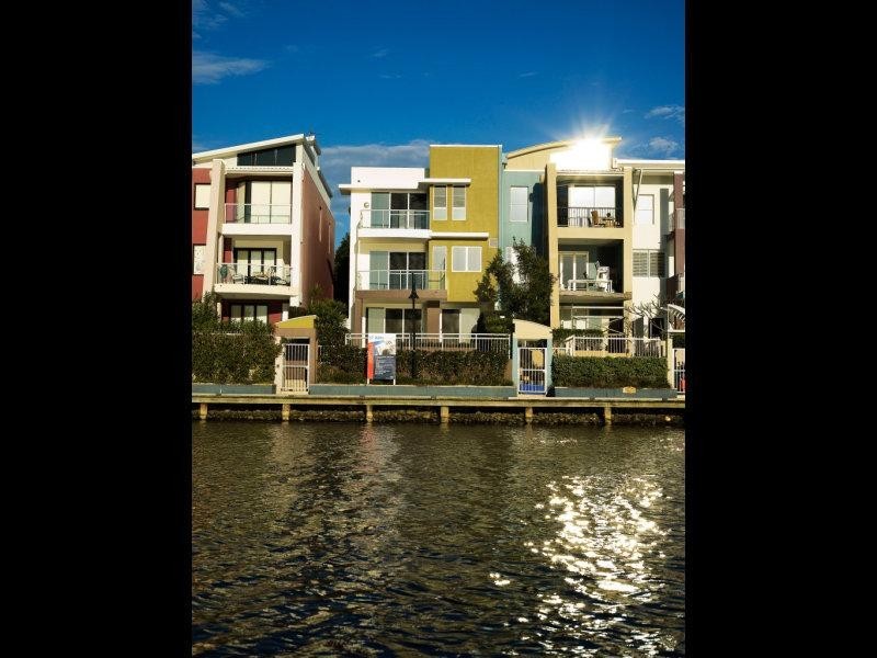 37 Watts Drive, Varsity Lakes QLD 4227