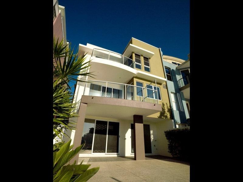 37 Watts Drive, Varsity Lakes QLD 4227