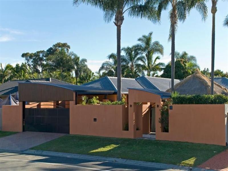 3 Rumrunner Street, Mermaid Waters QLD 4218