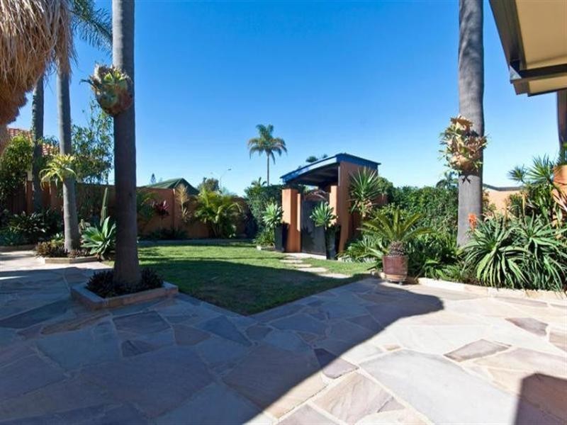 3 Rumrunner Street, Mermaid Waters QLD 4218