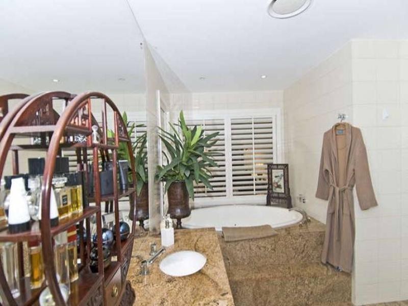 35 Meadowview Drive, Carrara QLD 4211