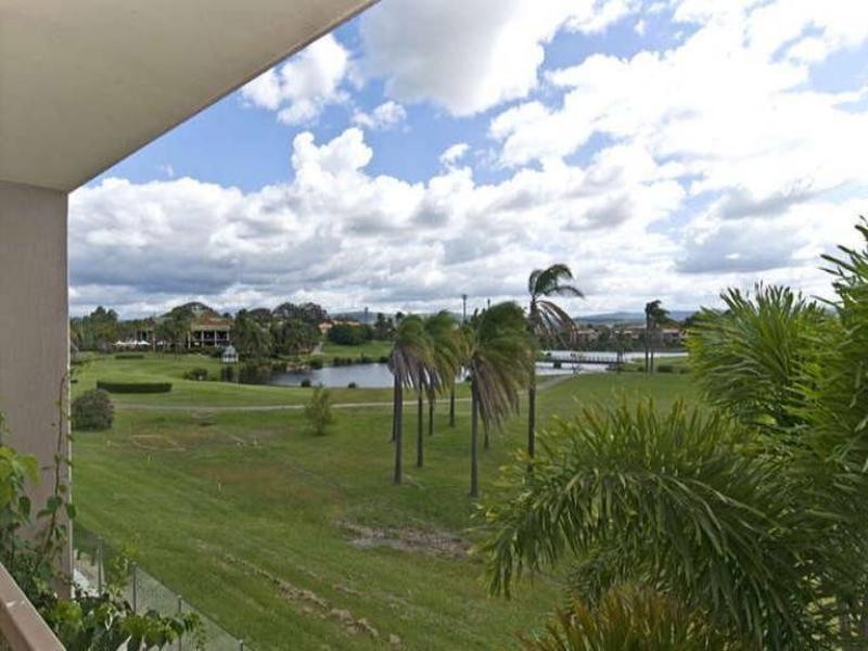 35 Meadowview Drive, Carrara QLD 4211