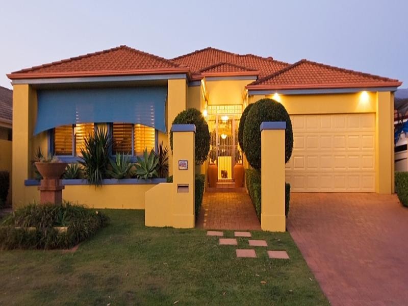 33 Martingale Circuit, Clear Island Waters QLD 4226