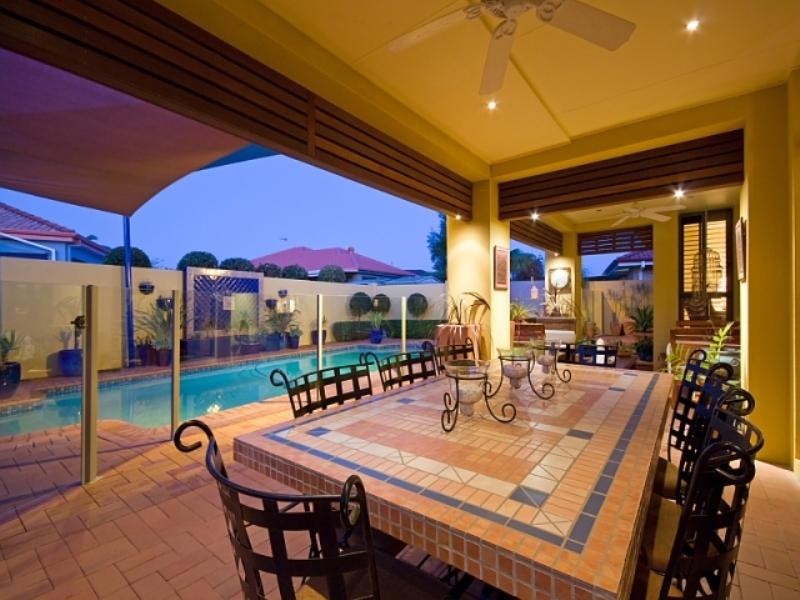 33 Martingale Circuit, Clear Island Waters QLD 4226