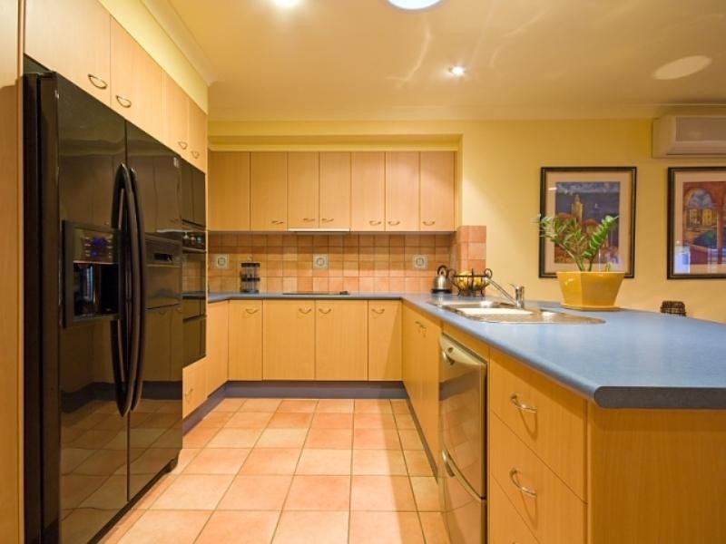 33 Martingale Circuit, Clear Island Waters QLD 4226