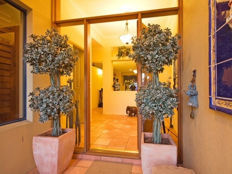 33 Martingale Circuit, Clear Island Waters QLD 4226