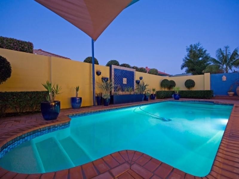 33 Martingale Circuit, Clear Island Waters QLD 4226