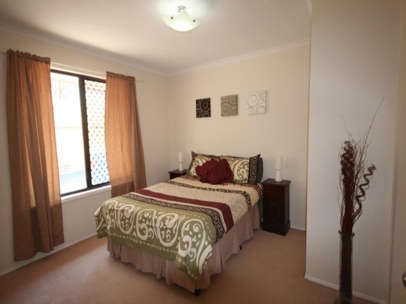 18 Meadow Brook Crescent, Merrimac QLD 4226