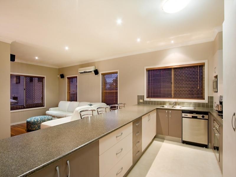 71 Azzurra Drive, Varsity Lakes QLD 4227