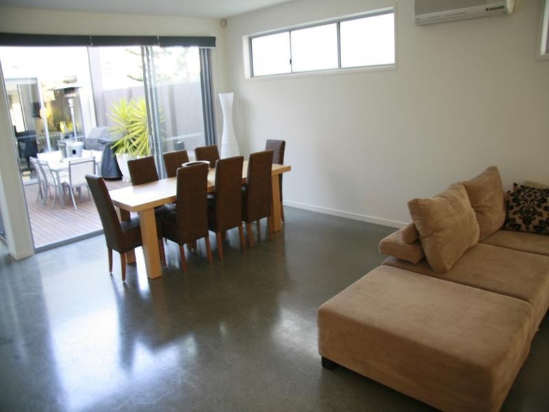 40 Watts Drive, Varsity Lakes QLD 4227