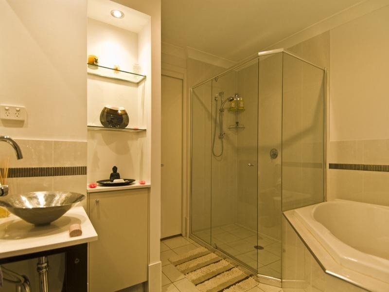 28 Mountain View Avenue, Burleigh Waters QLD 4220