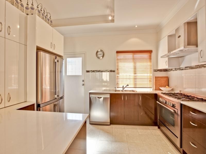 10 Vinson Drive, Varsity Lakes QLD 4227