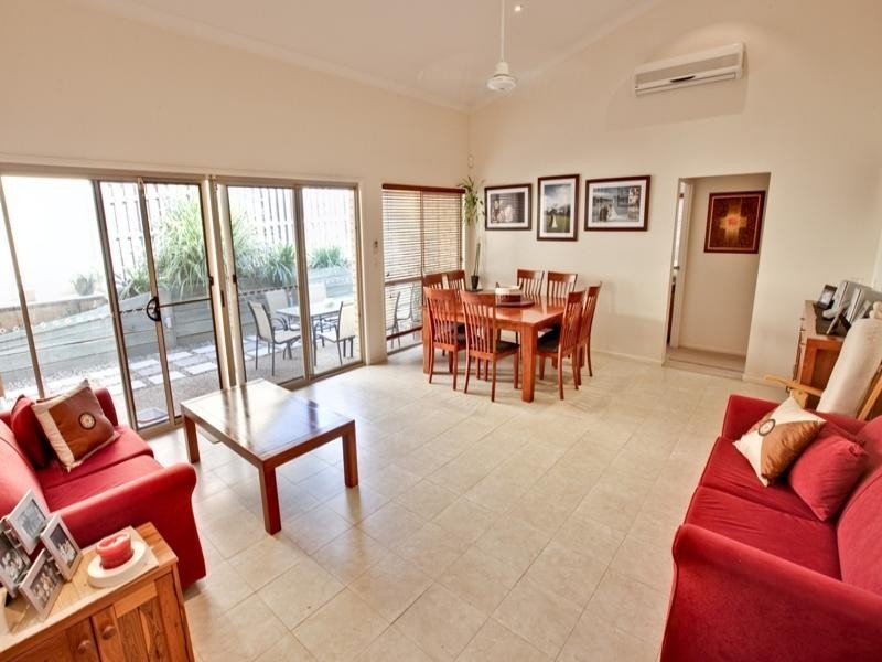 10 Vinson Drive, Varsity Lakes QLD 4227