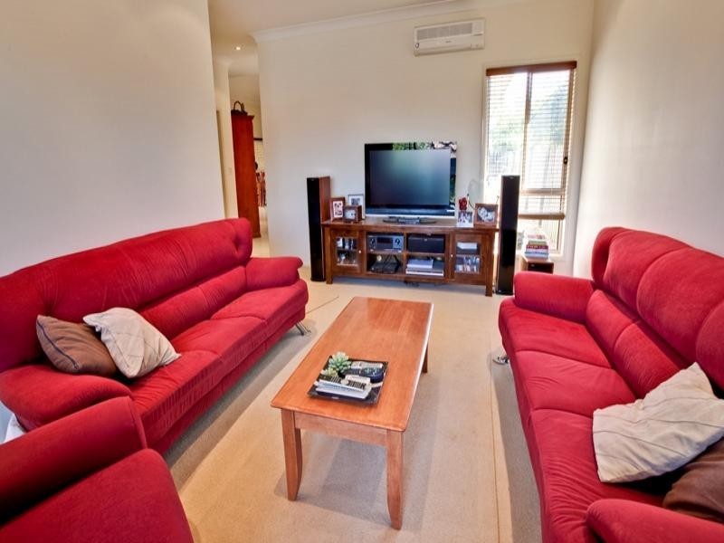 10 Vinson Drive, Varsity Lakes QLD 4227