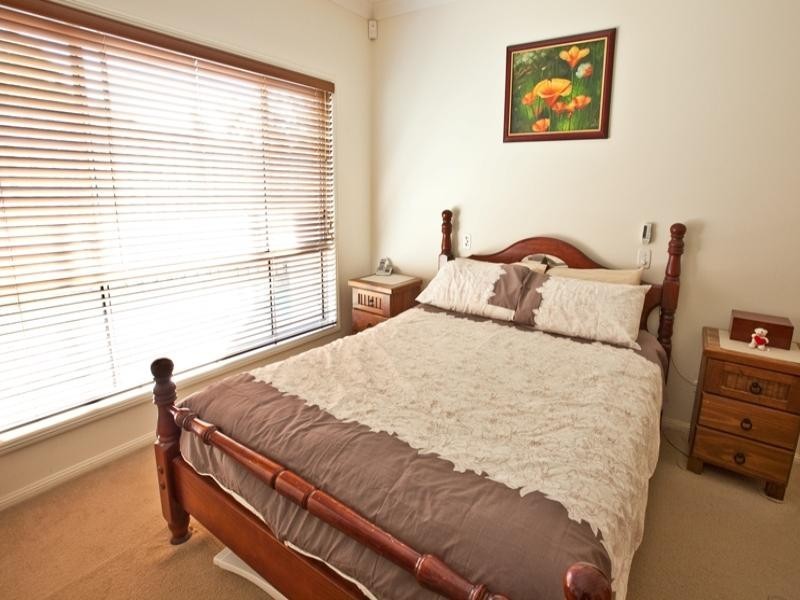 10 Vinson Drive, Varsity Lakes QLD 4227