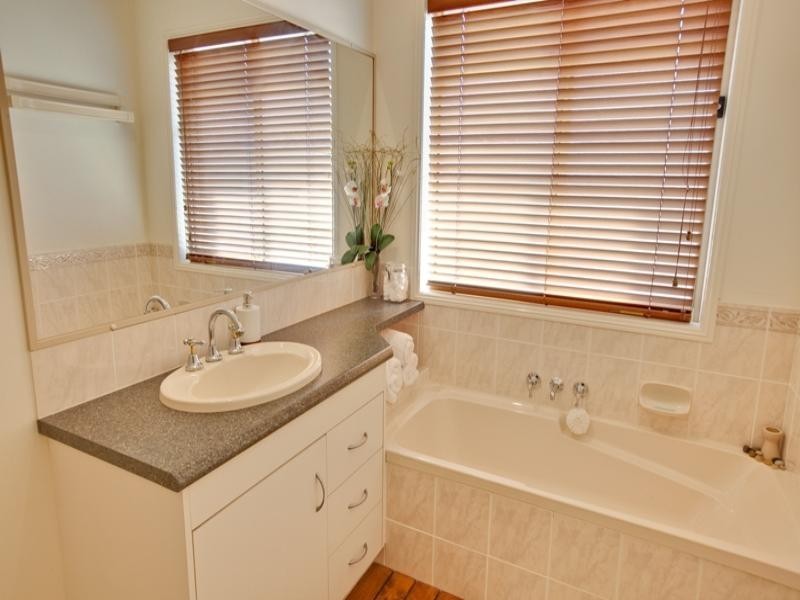 10 Vinson Drive, Varsity Lakes QLD 4227