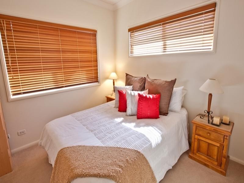 10 Vinson Drive, Varsity Lakes QLD 4227