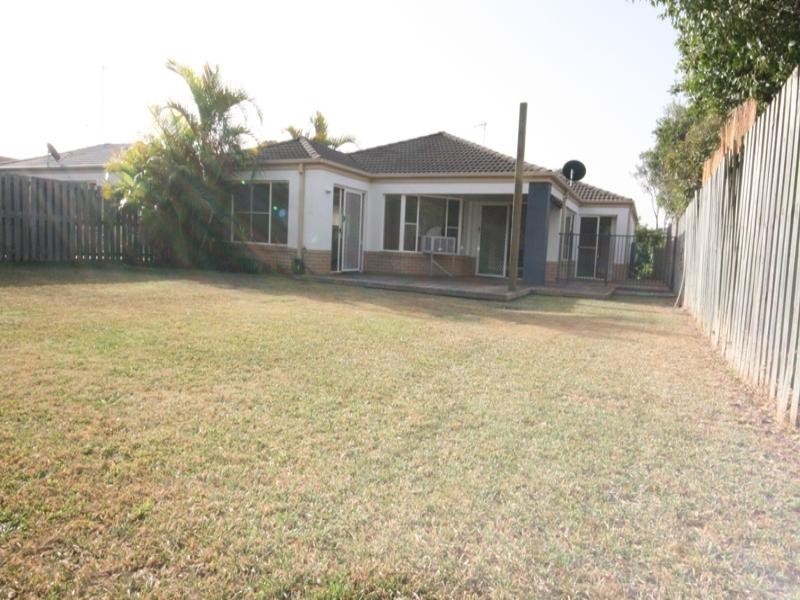 33 Merrilaine Crescent, Merrimac QLD 4226