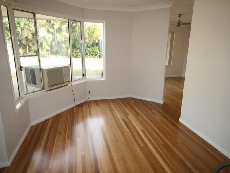 33 Merrilaine Crescent, Merrimac QLD 4226