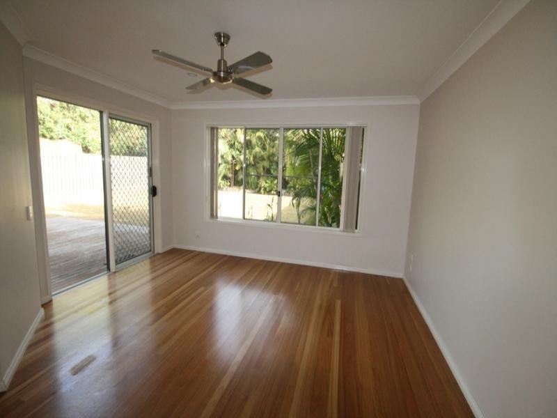 33 Merrilaine Crescent, Merrimac QLD 4226