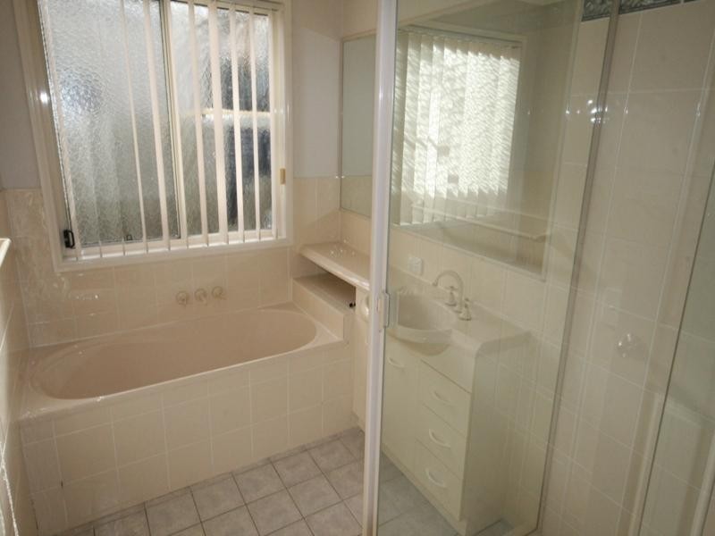 33 Merrilaine Crescent, Merrimac QLD 4226